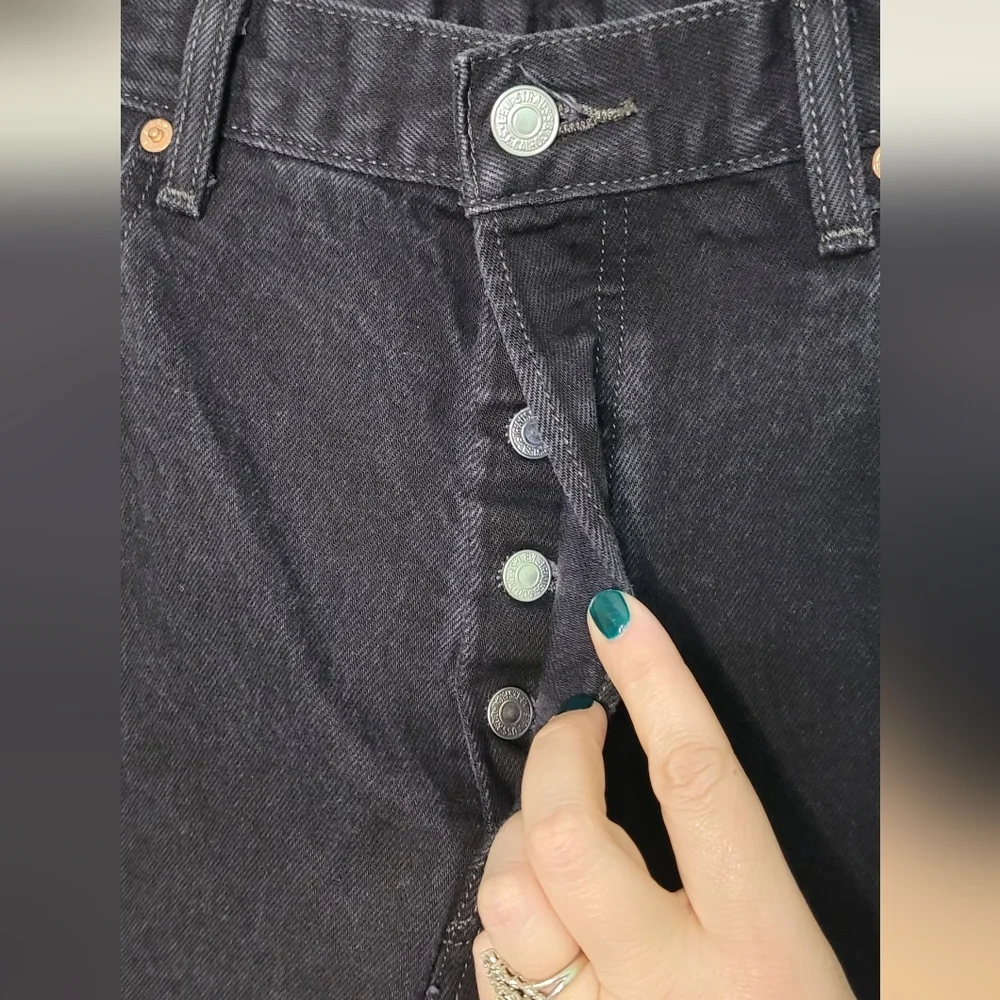 Levi's 501 Black Denim Jeans Classic Button Fly Straight Leg 36/32 - Picture 3 of 4